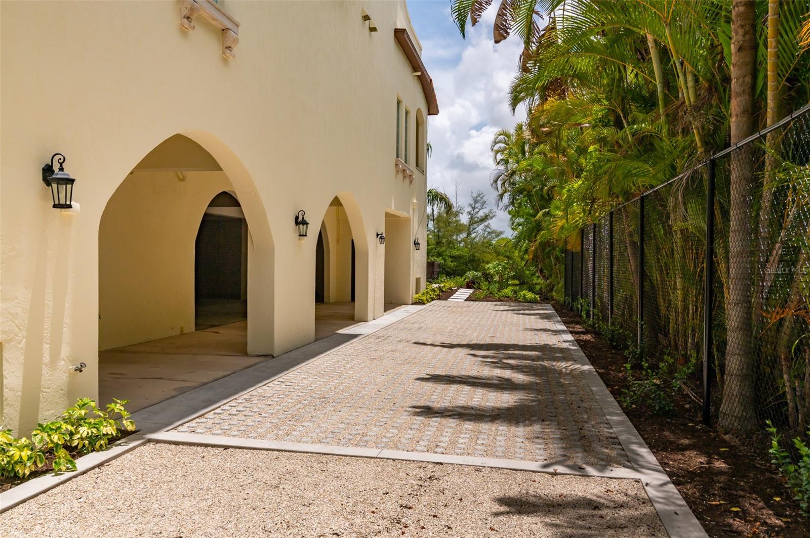 COCOANUT BAYOU - Residential