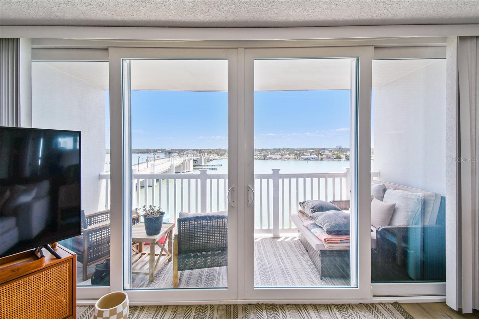 TREASURE ISLAND TENNIS & YACHT CLUB - Residential Lease