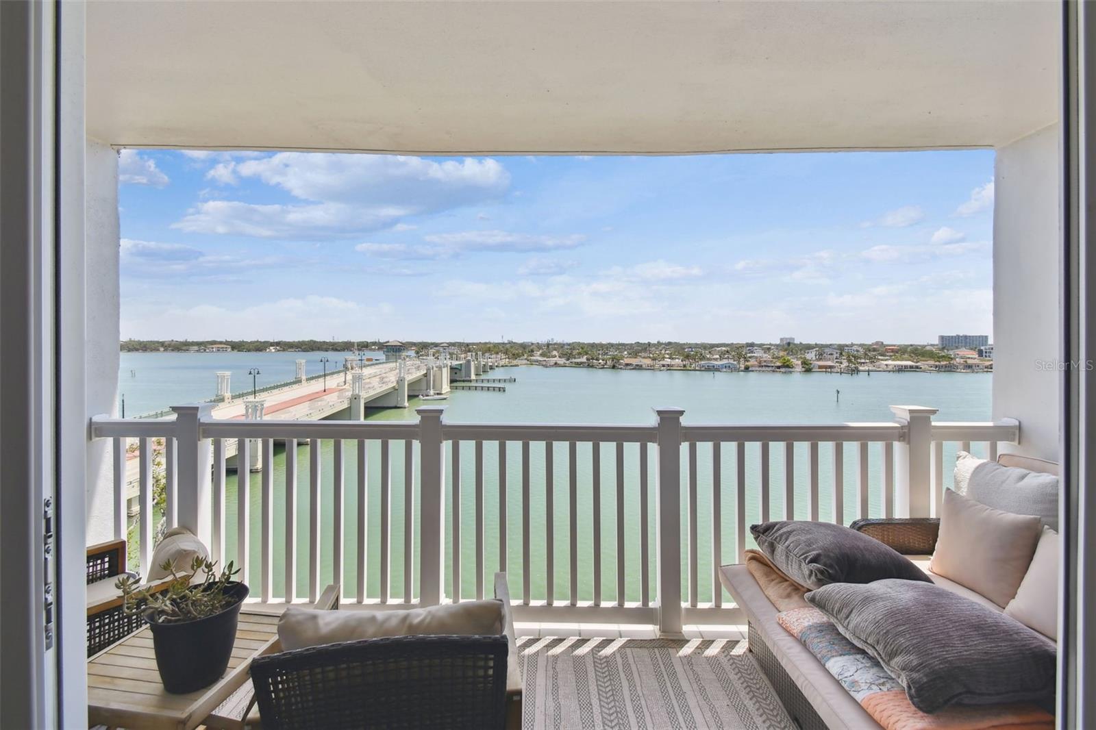 TREASURE ISLAND TENNIS & YACHT CLUB - Residential Lease