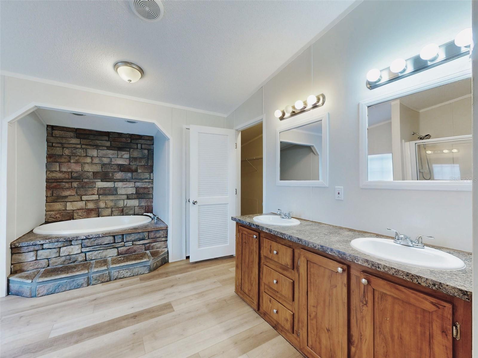 SUN COUNTRY ESTATE - Residential