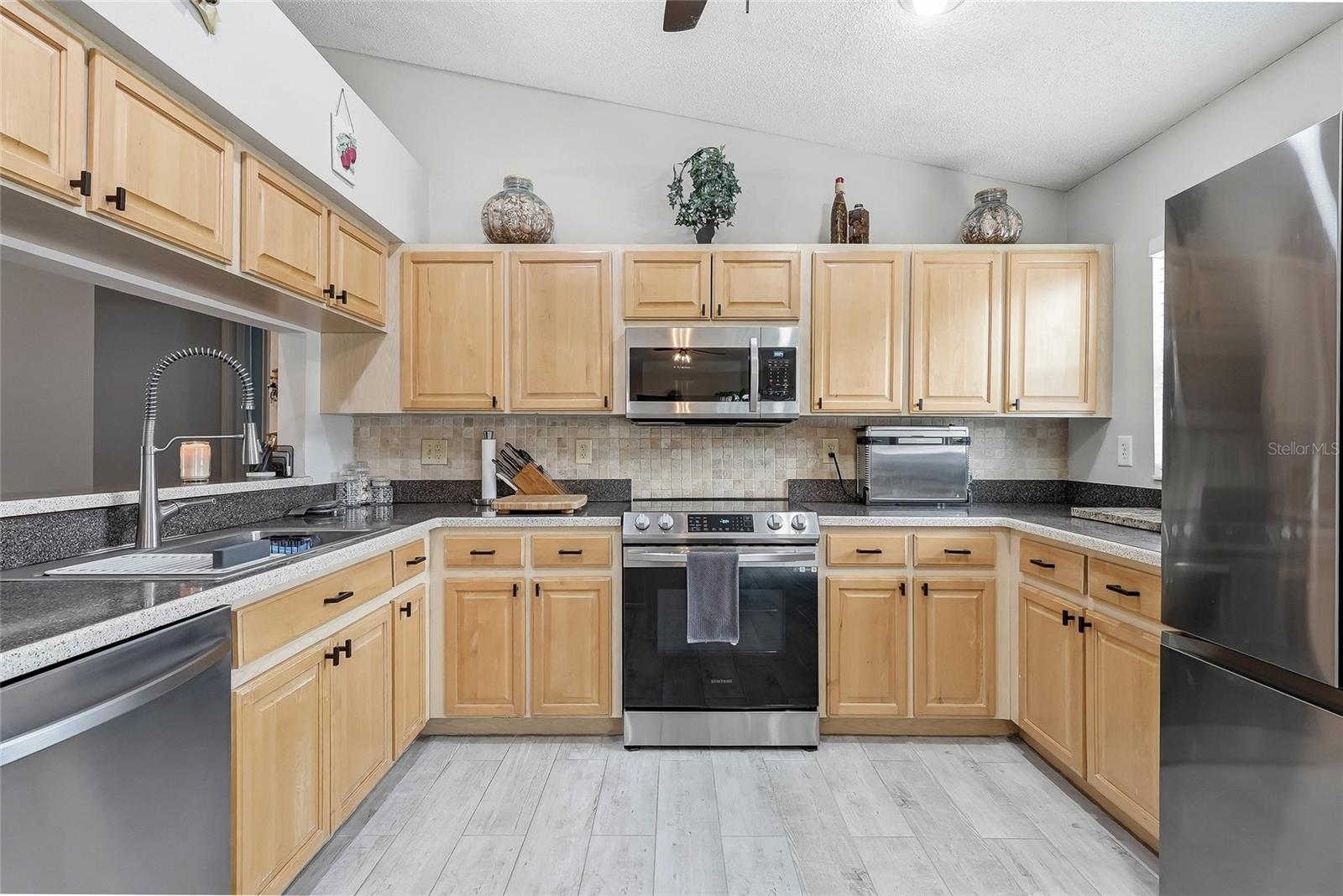 MEADOWGLEN - Residential