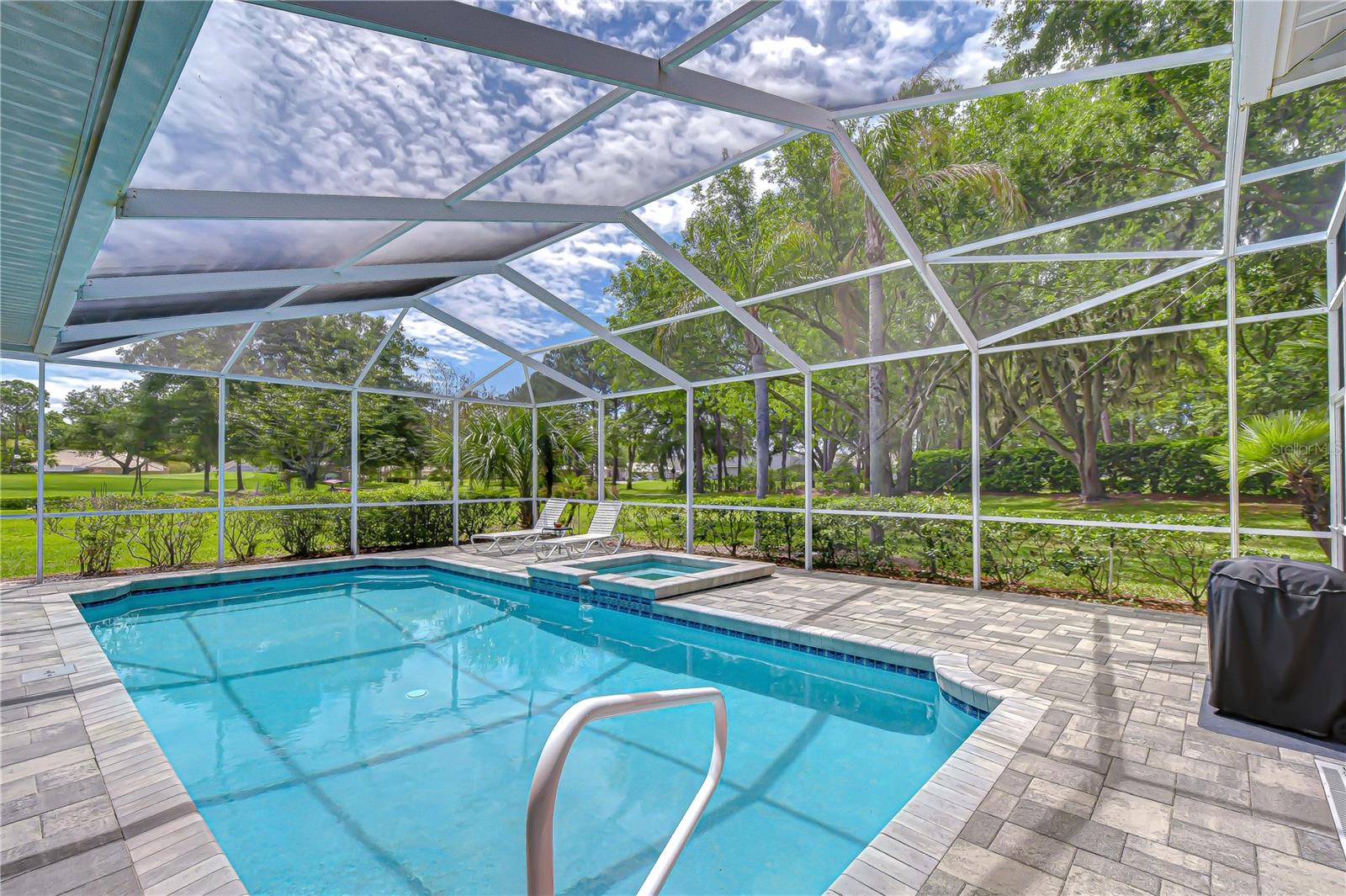 RIVER HILLS COUNTRY CLUB - Residential