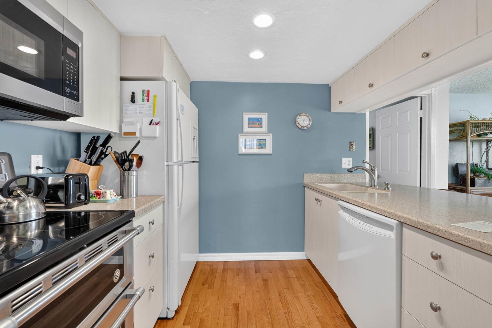 OCEAN VIEW MANOR - Residential