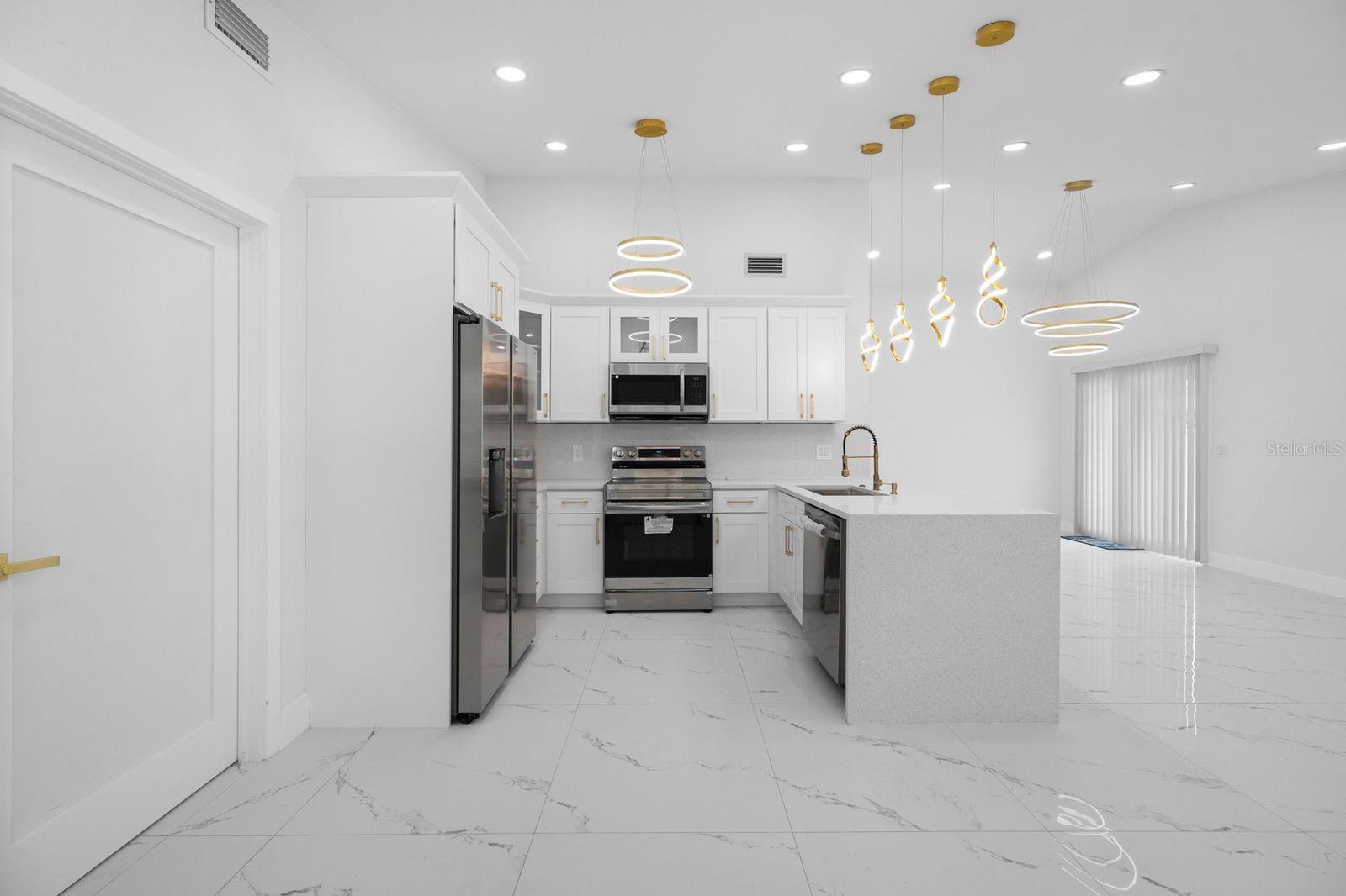 COUNTRY RUN UNIT II - Residential
