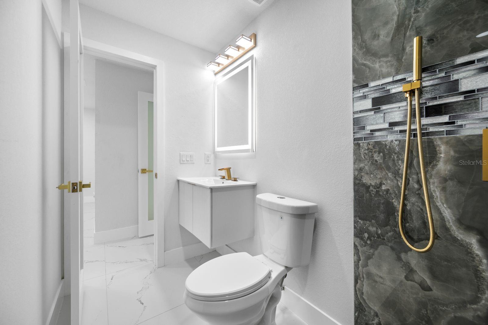 COUNTRY RUN UNIT II - Residential