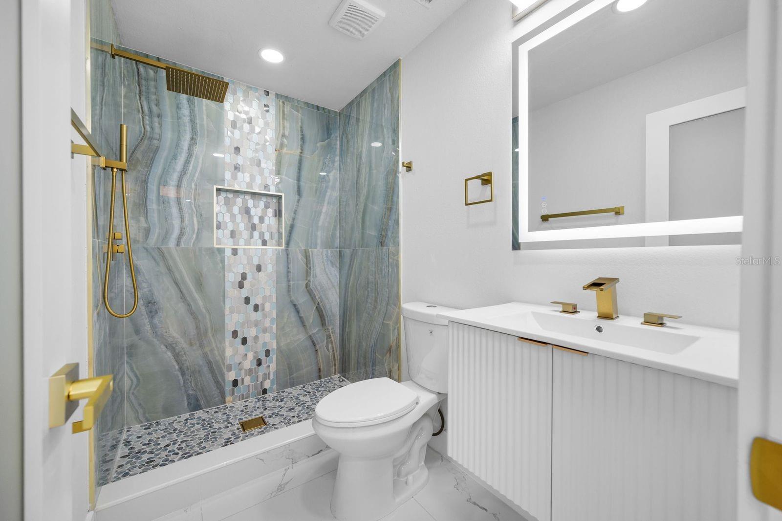 COUNTRY RUN UNIT II - Residential