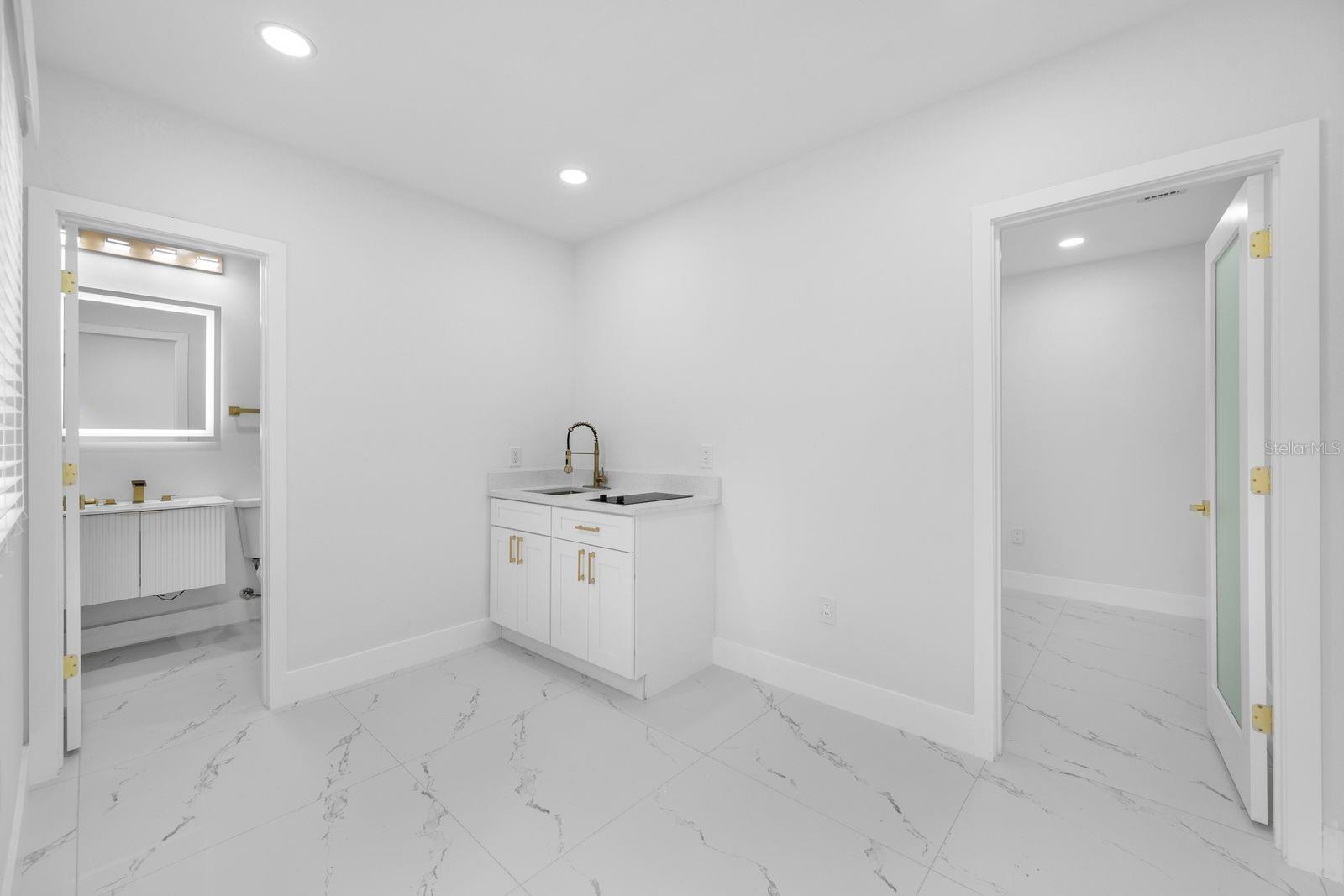 COUNTRY RUN UNIT II - Residential