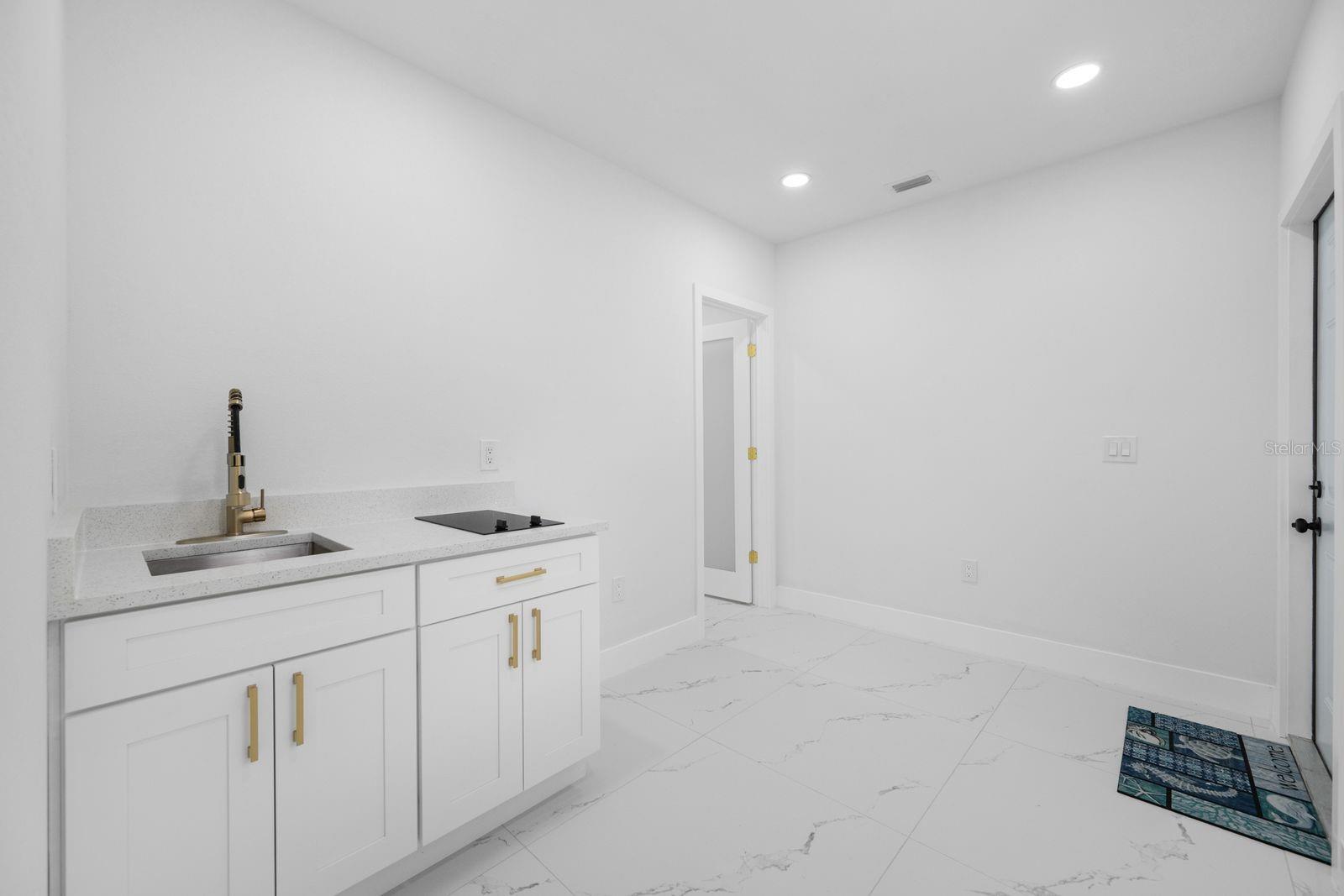 COUNTRY RUN UNIT II - Residential