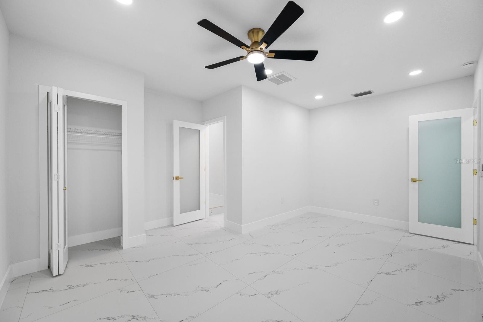 COUNTRY RUN UNIT II - Residential