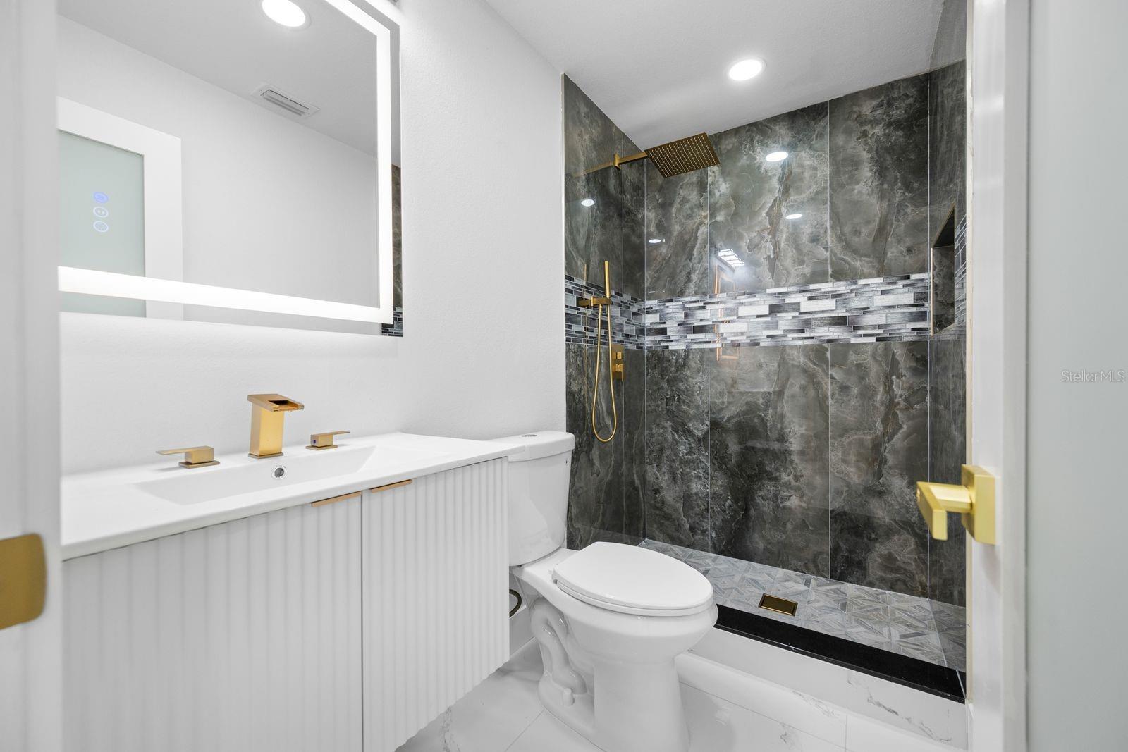 COUNTRY RUN UNIT II - Residential