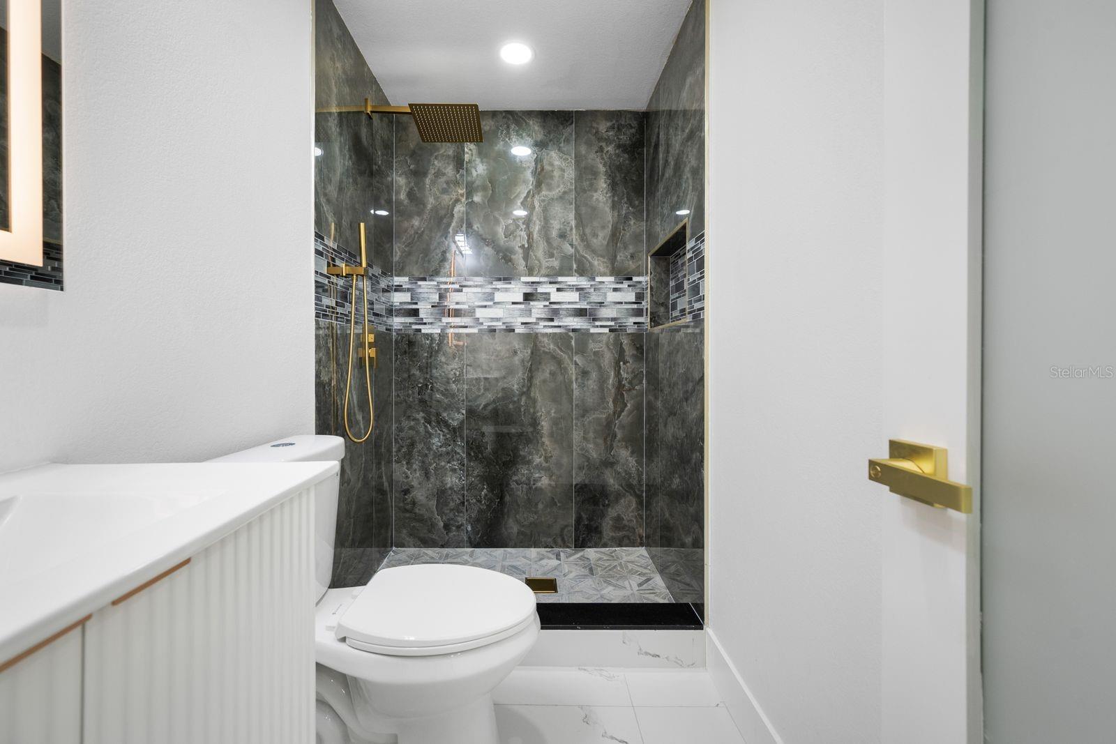 COUNTRY RUN UNIT II - Residential
