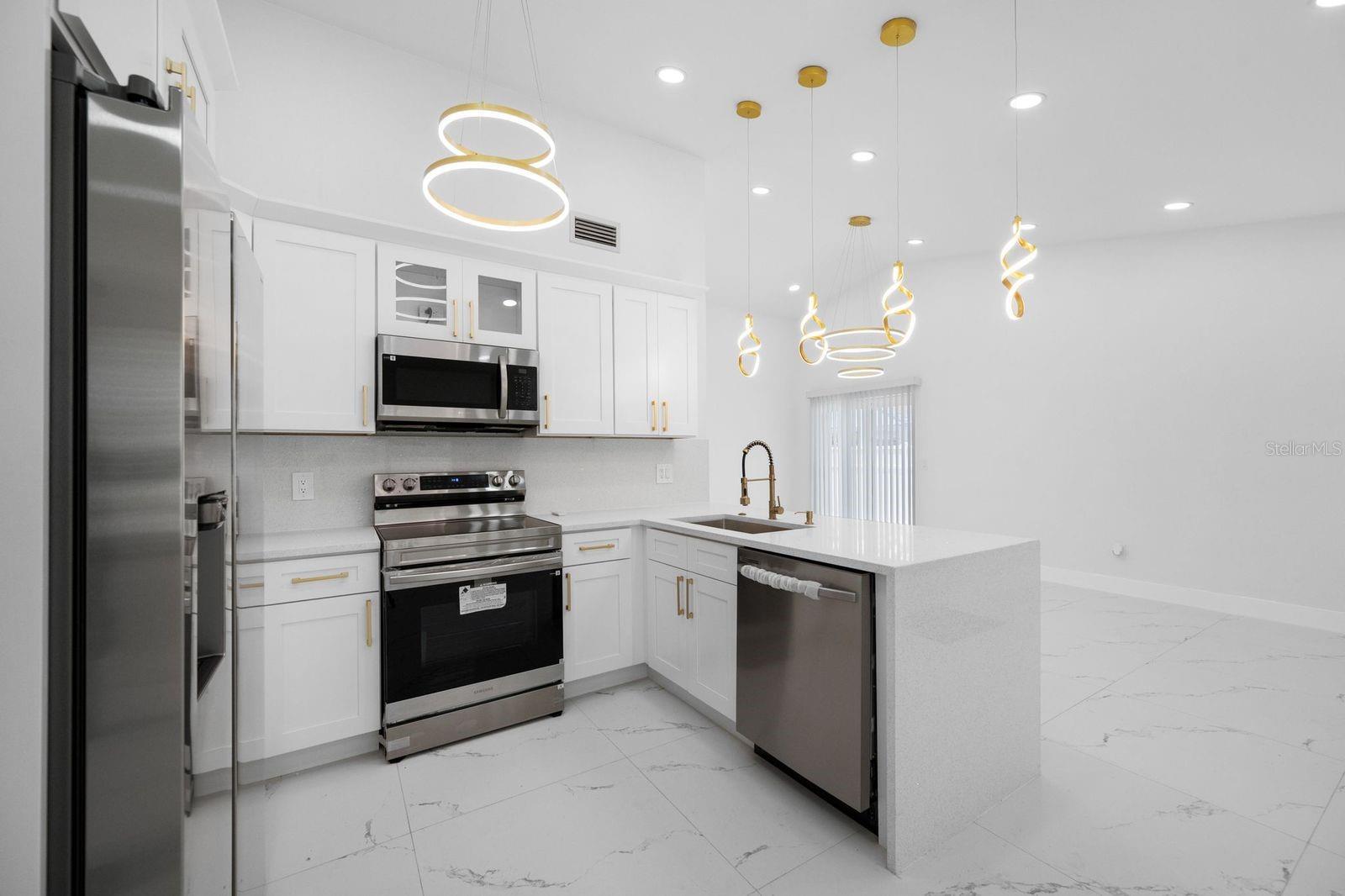 COUNTRY RUN UNIT II - Residential