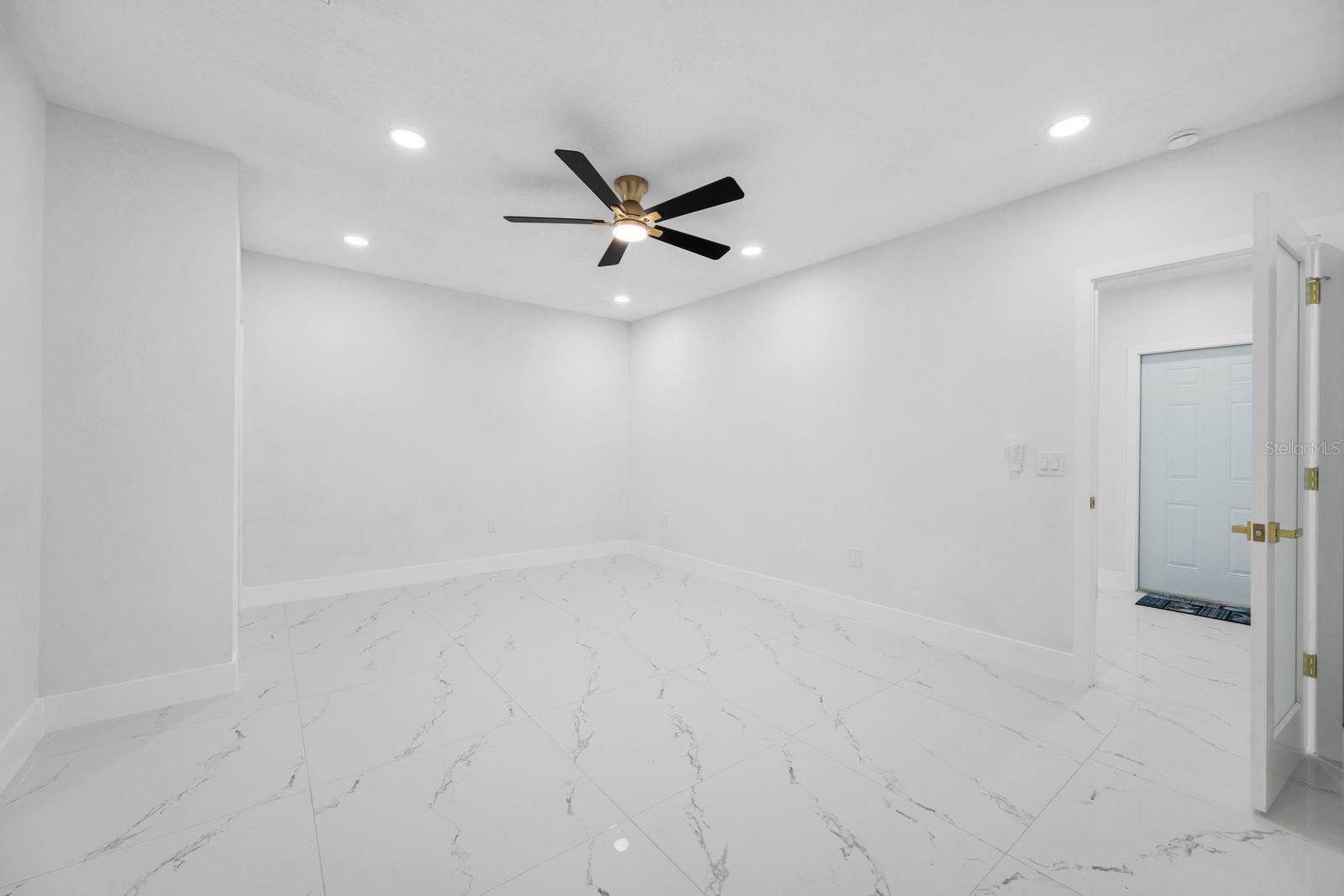 COUNTRY RUN UNIT II - Residential
