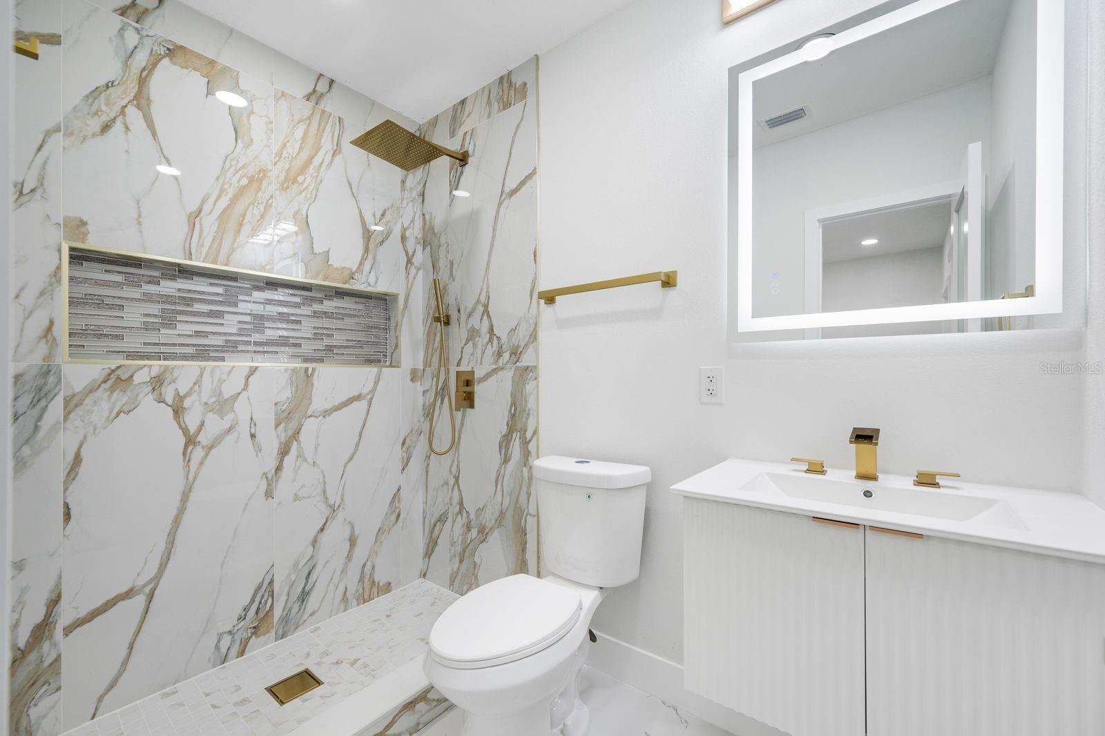 COUNTRY RUN UNIT II - Residential