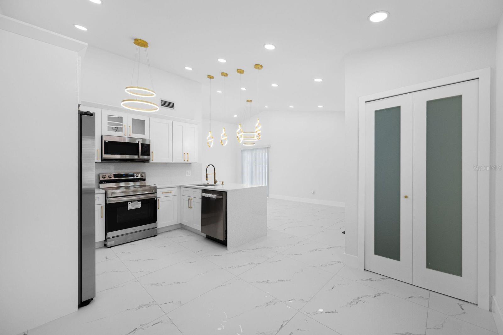 COUNTRY RUN UNIT II - Residential