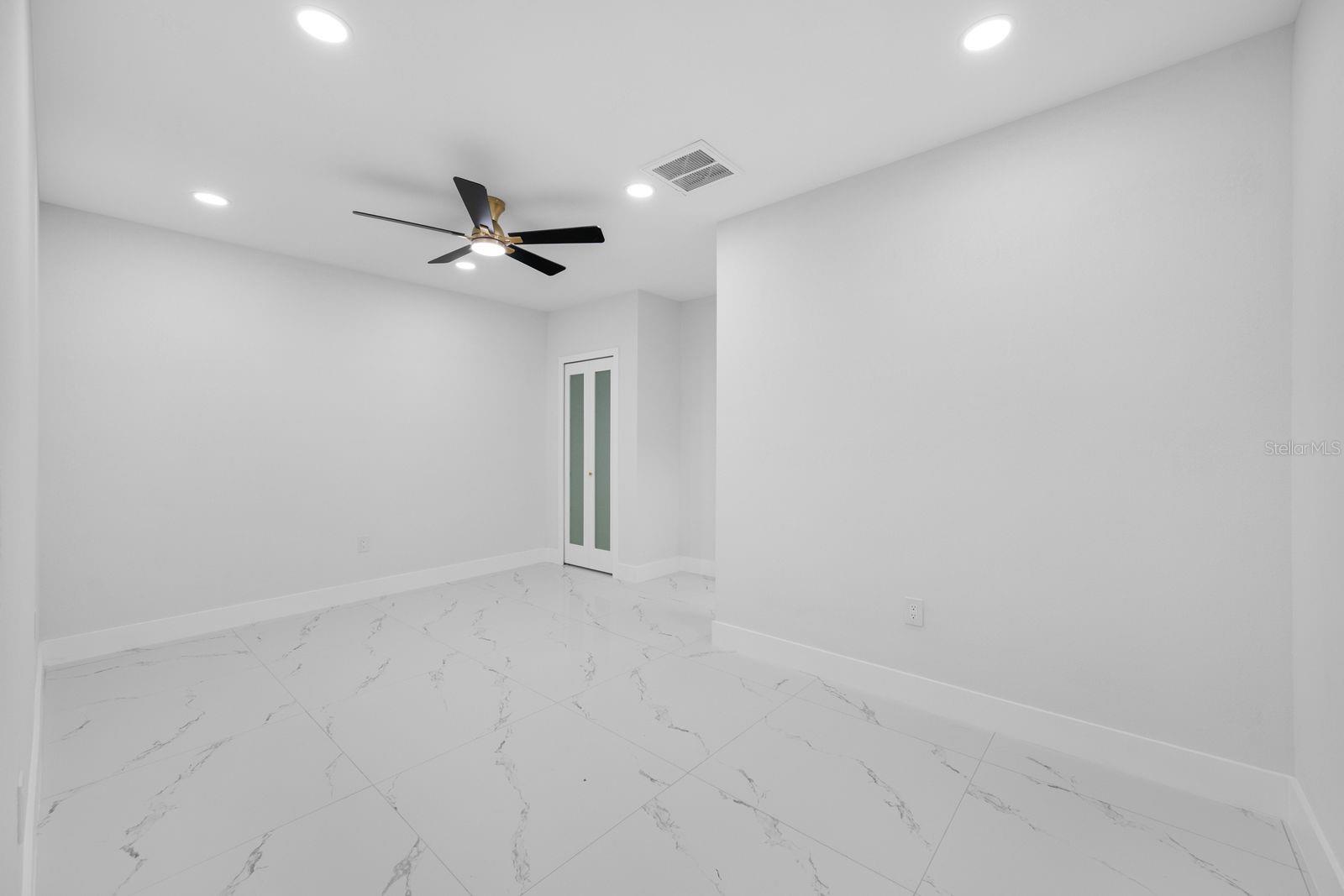 COUNTRY RUN UNIT II - Residential