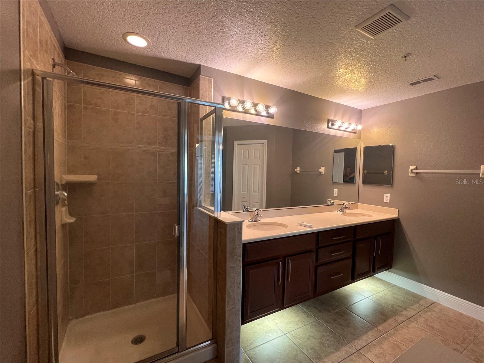 MILLENIUM PARC B C D E & G - Residential Lease