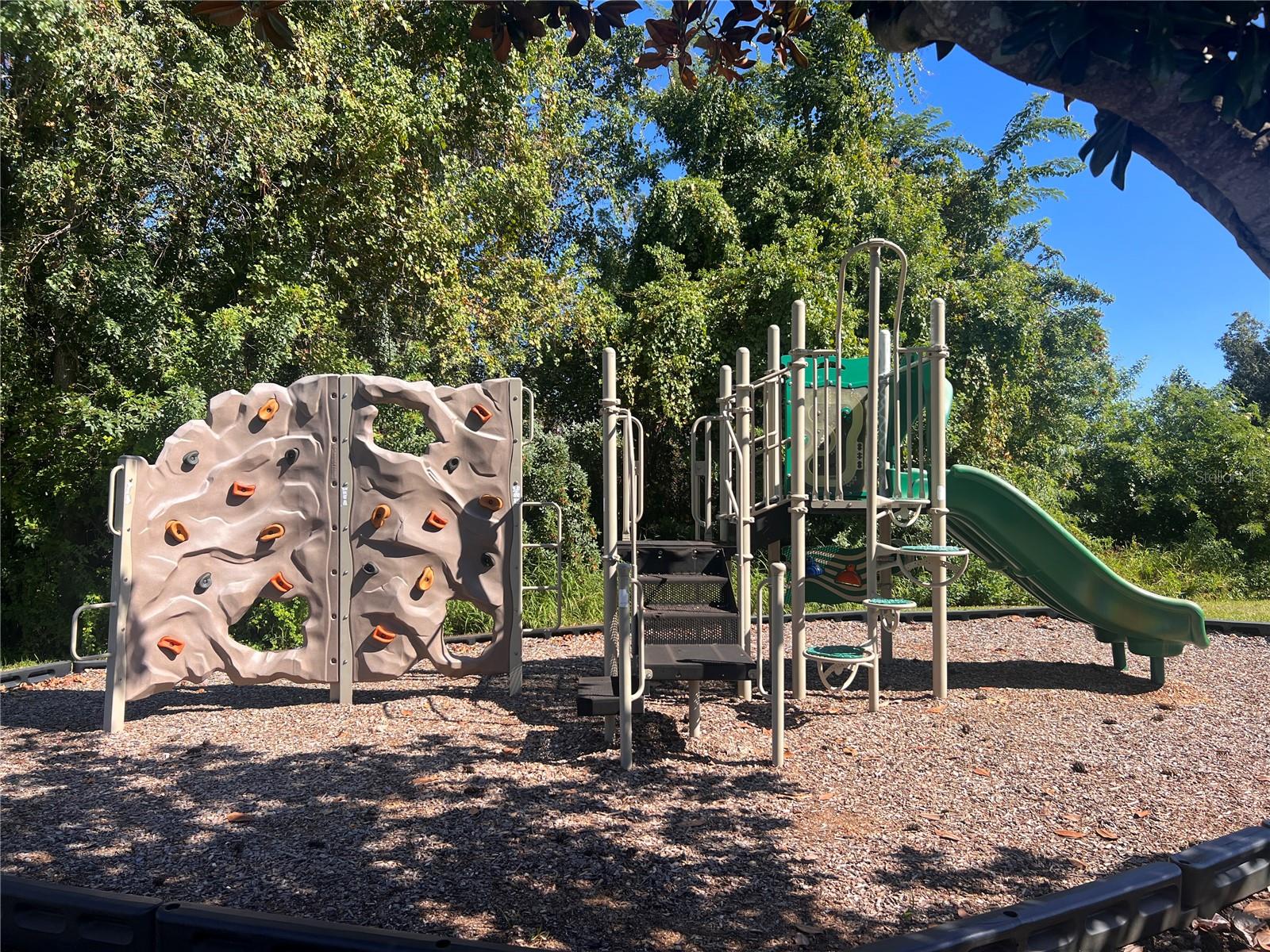 MILLENIUM PARC B C D E & G - Residential Lease