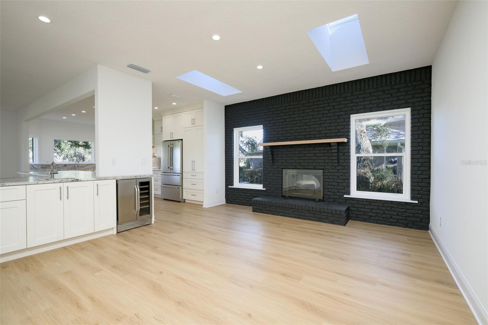 SPRUCE CREEK FLY IN - Residential