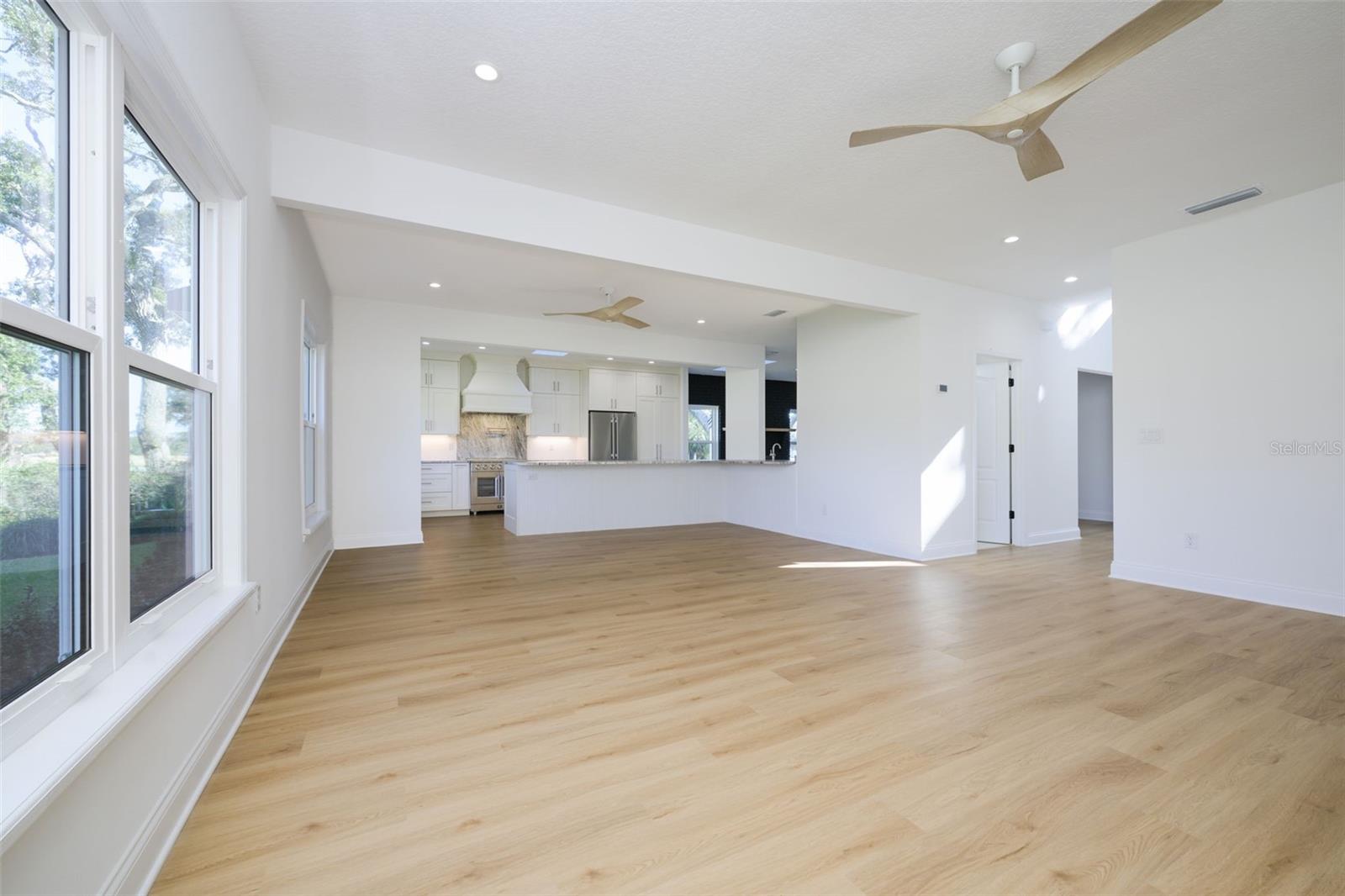 SPRUCE CREEK FLY IN - Residential