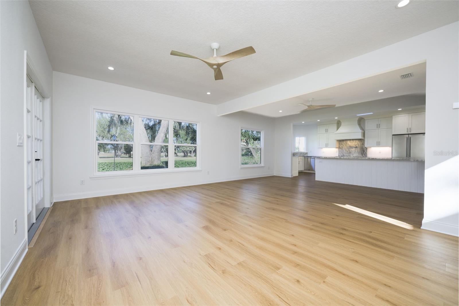 SPRUCE CREEK FLY IN - Residential
