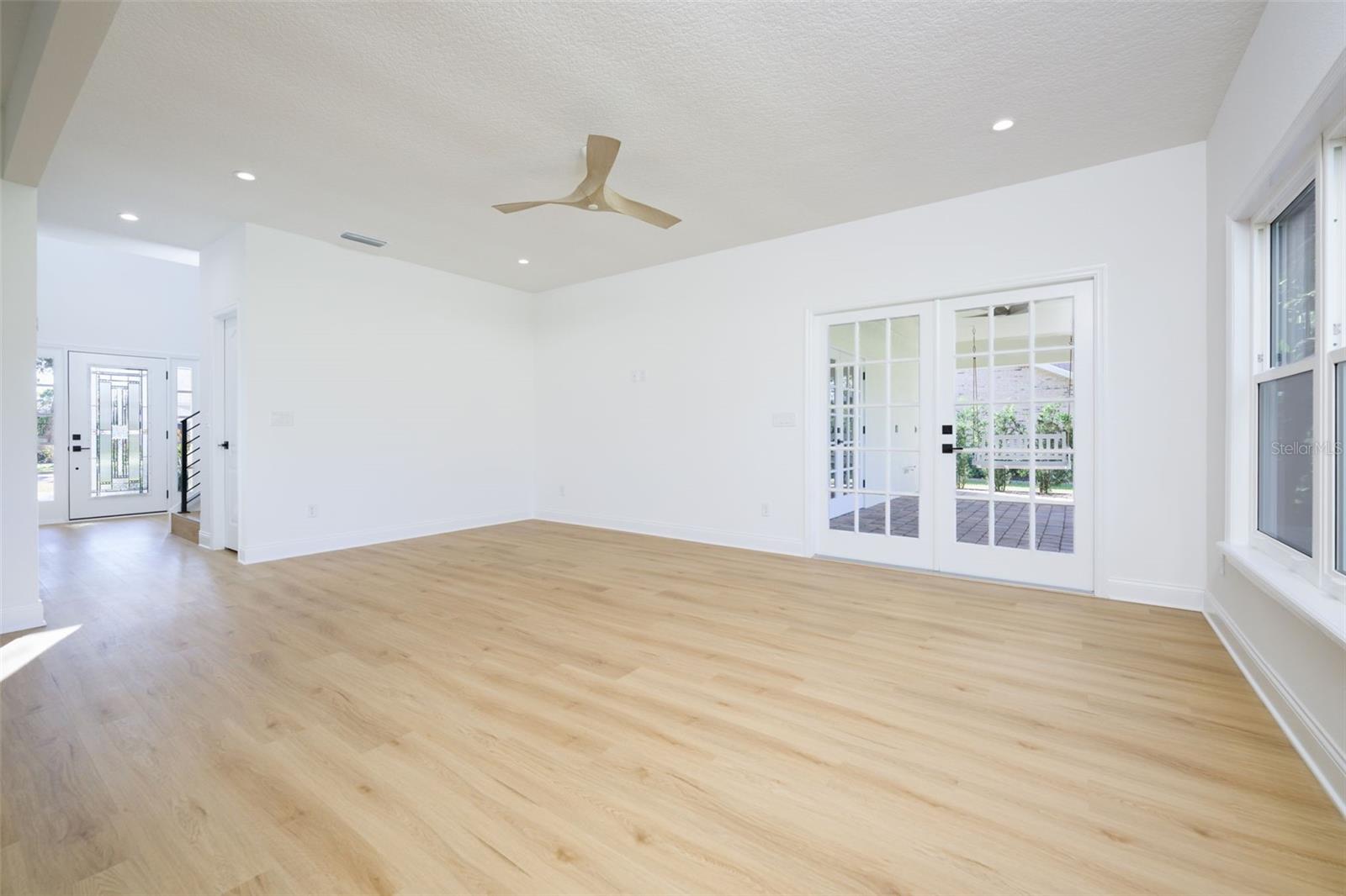 SPRUCE CREEK FLY IN - Residential