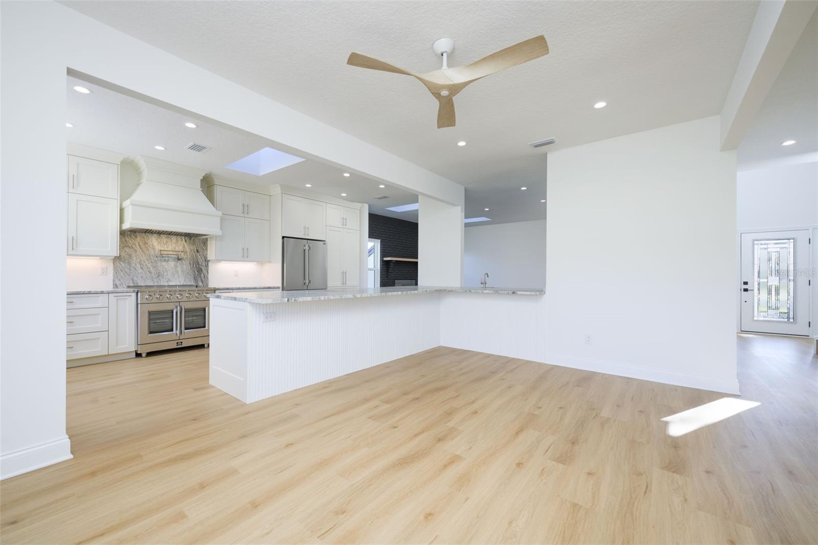 SPRUCE CREEK FLY IN - Residential