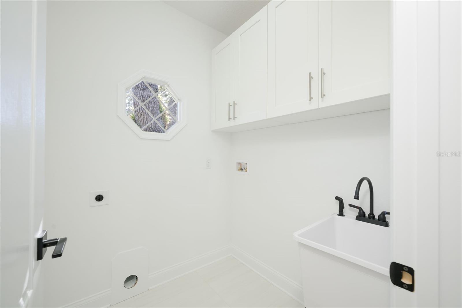 SPRUCE CREEK FLY IN - Residential