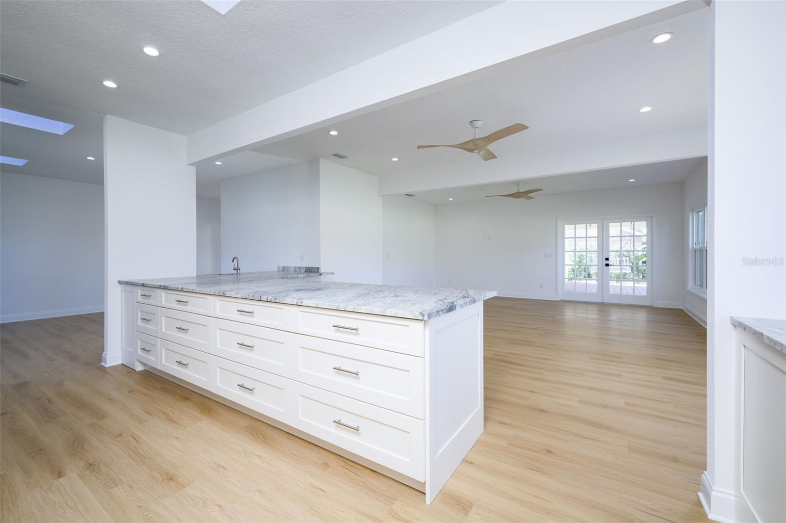 SPRUCE CREEK FLY IN - Residential