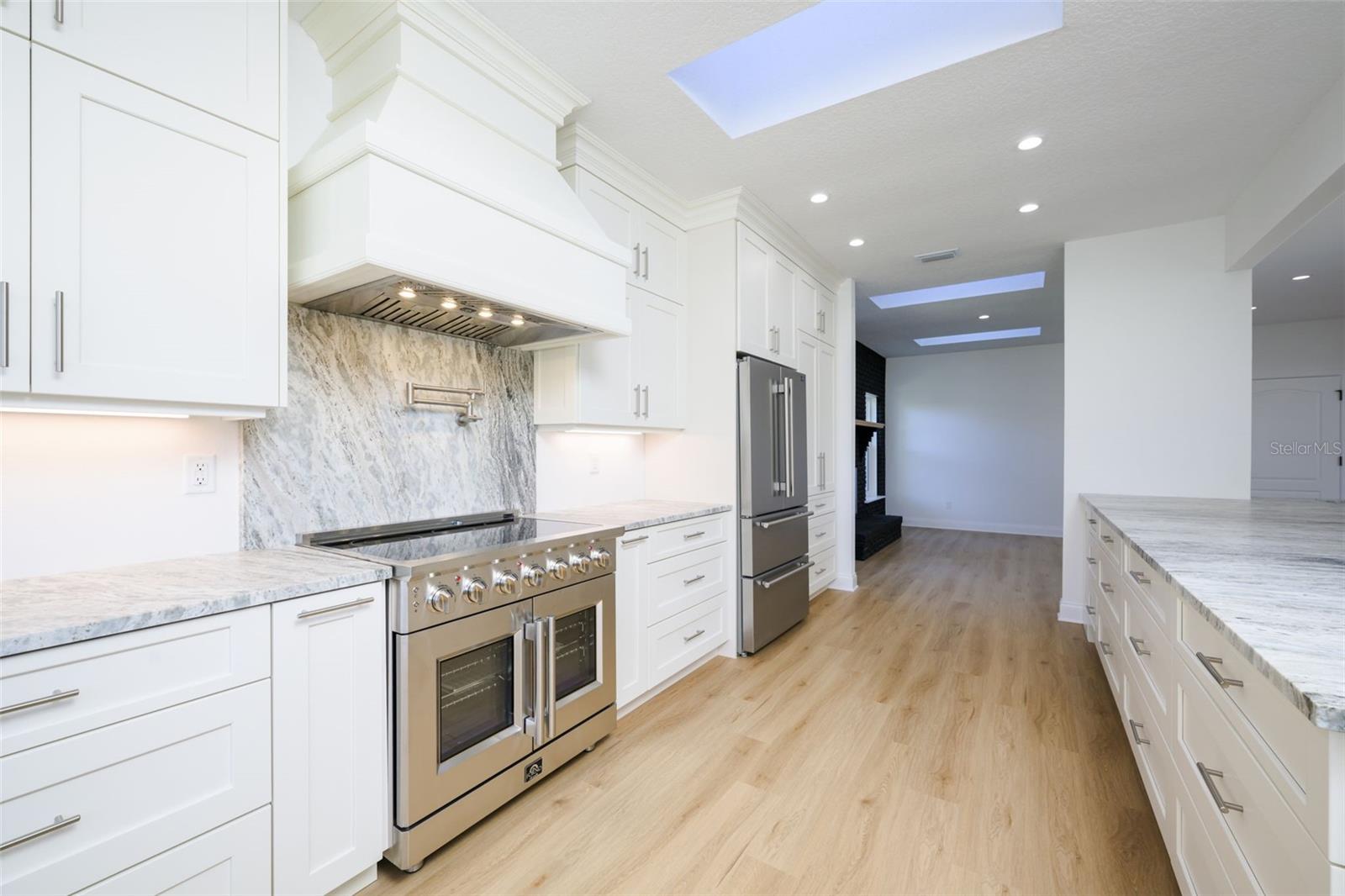 SPRUCE CREEK FLY IN - Residential