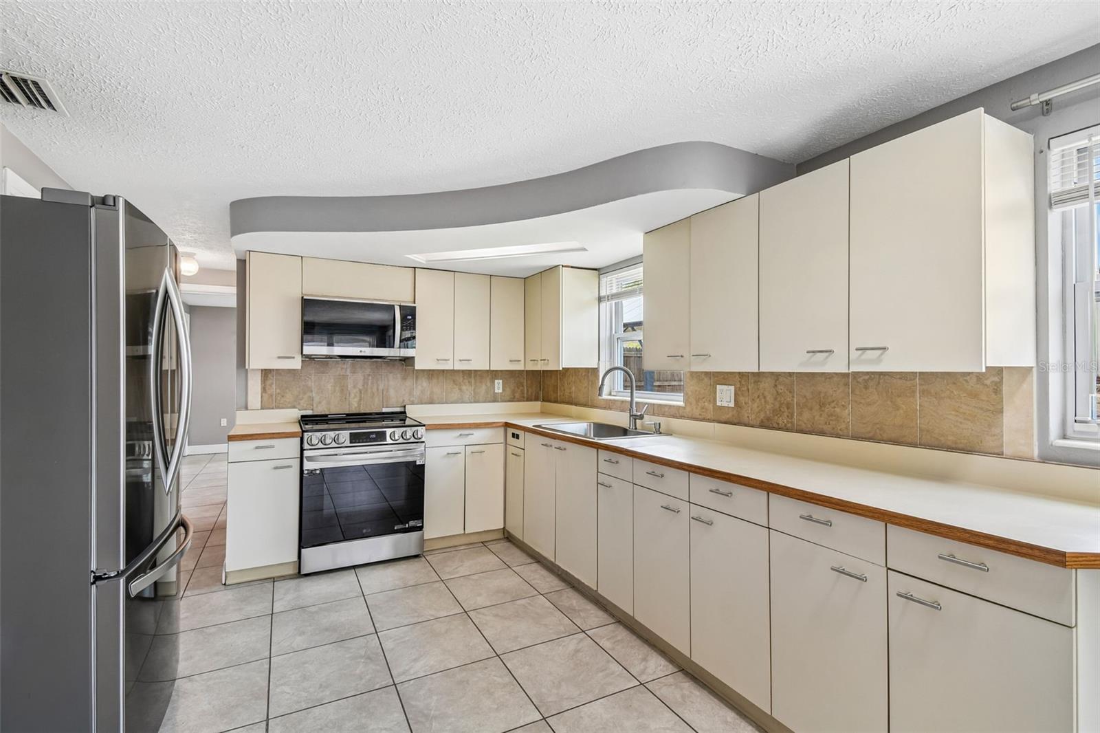 VALENCIA HEIGHTS - Residential