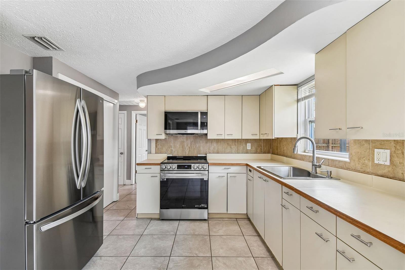 VALENCIA HEIGHTS - Residential