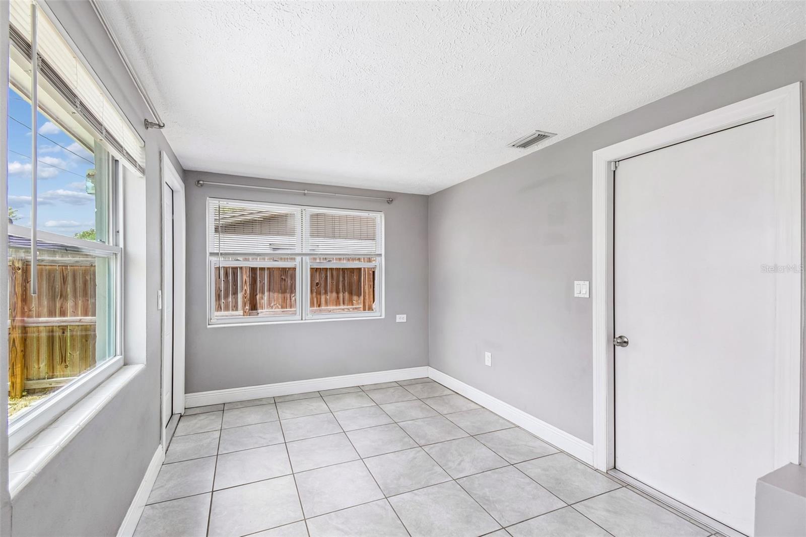 VALENCIA HEIGHTS - Residential