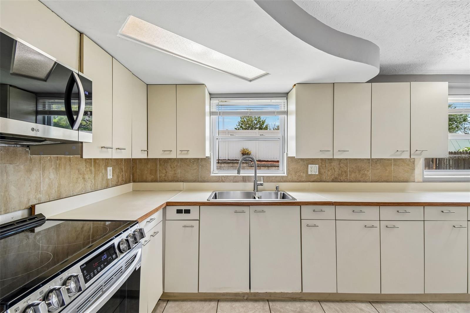 VALENCIA HEIGHTS - Residential