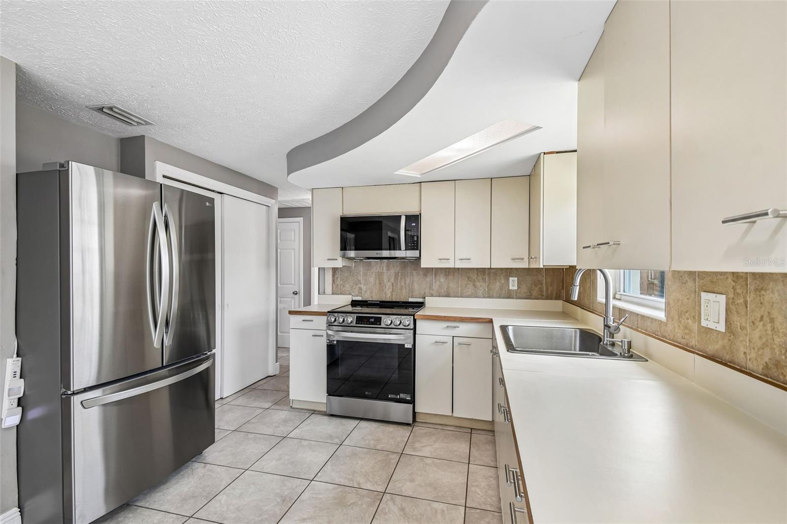 VALENCIA HEIGHTS - Residential