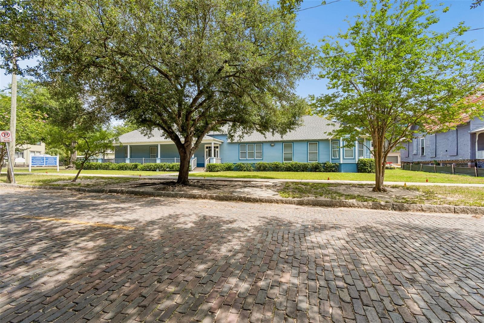 HENDERSONS TAMPA HEIGHTS - Commercial Sale