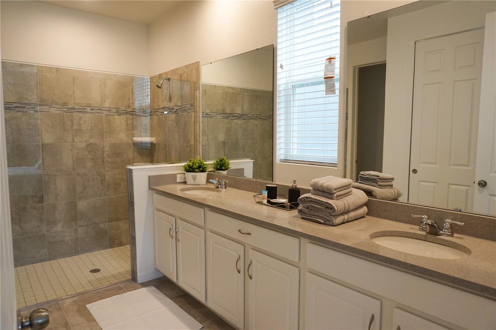 SOLARA RESORT VACATION VILLAS REP - Residential