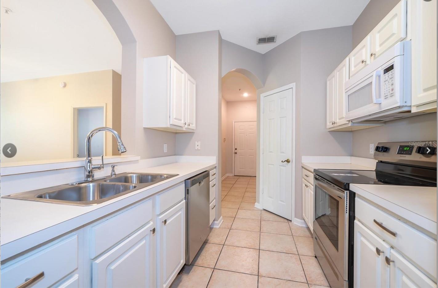 CRESTVIEW CONDO PH 01 - Residential