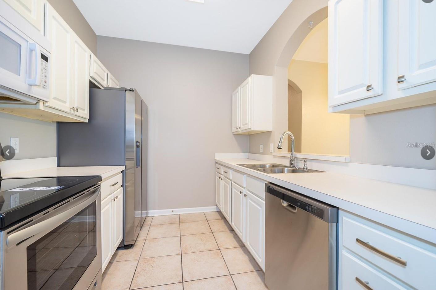 CRESTVIEW CONDO PH 01 - Residential