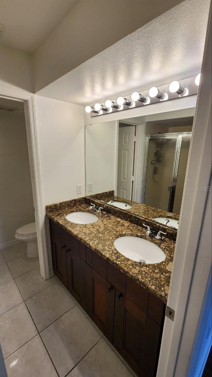 TOWNES SOUTHGATE CONDO PH D - Residential Lease
