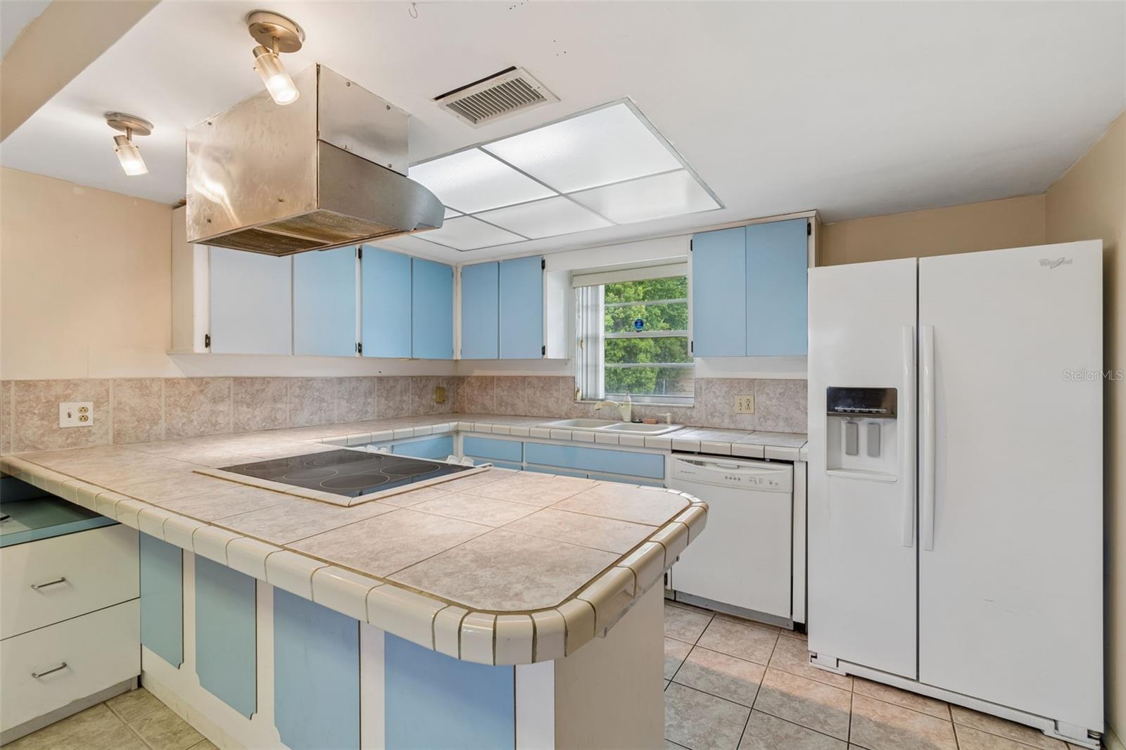 OAKMONT MANOR UNIT 2 - Residential