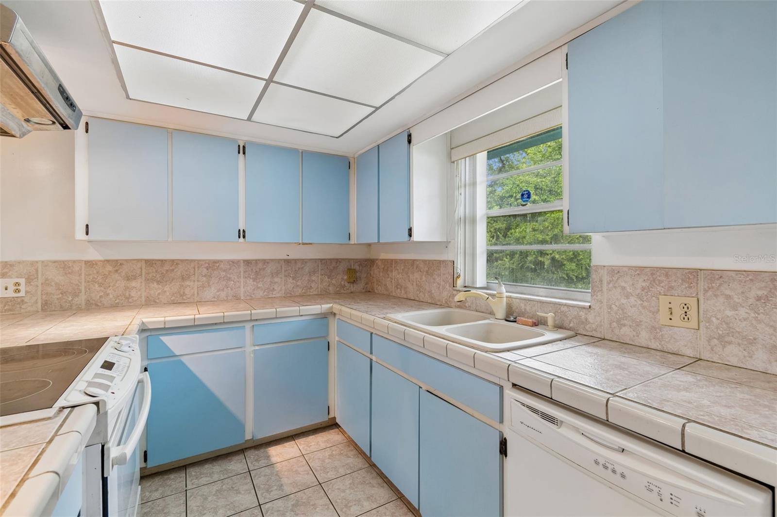 OAKMONT MANOR UNIT 2 - Residential