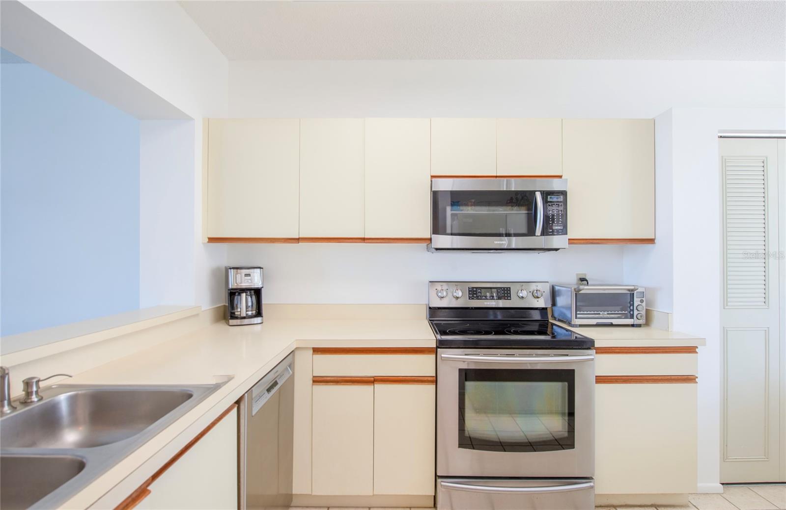 HARBOURSIDE CONDO - Residential
