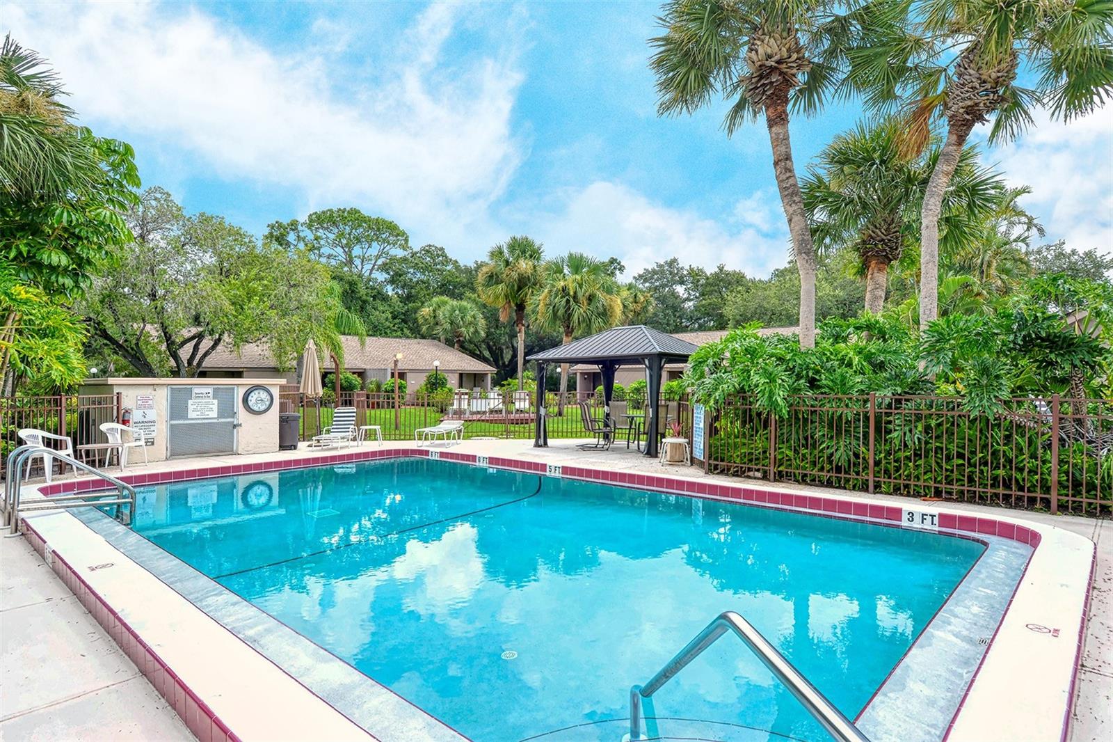MEADOWS CC VILLAS - Residential