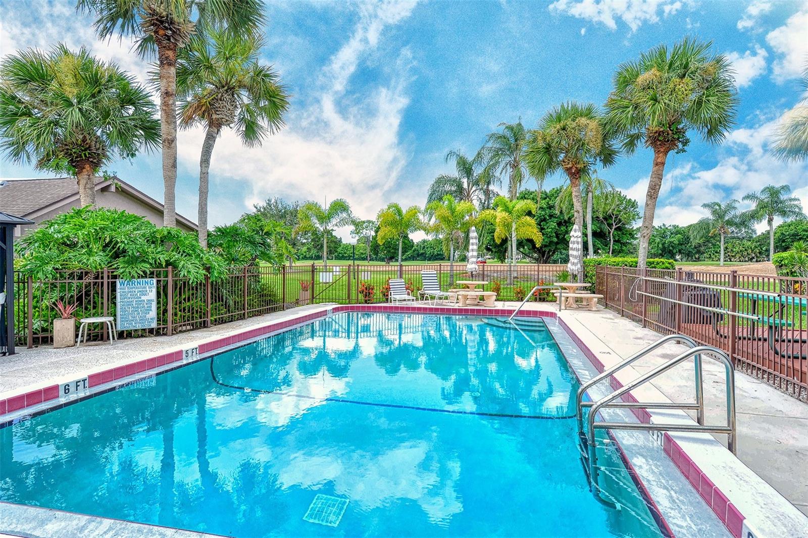 MEADOWS CC VILLAS - Residential