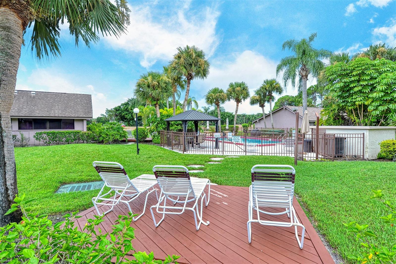 MEADOWS CC VILLAS - Residential