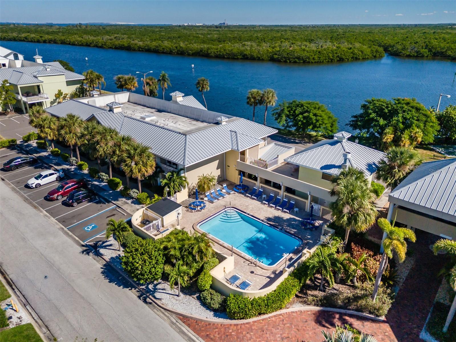 ISLAND RESORT AT MARINERS CLUB - Residential