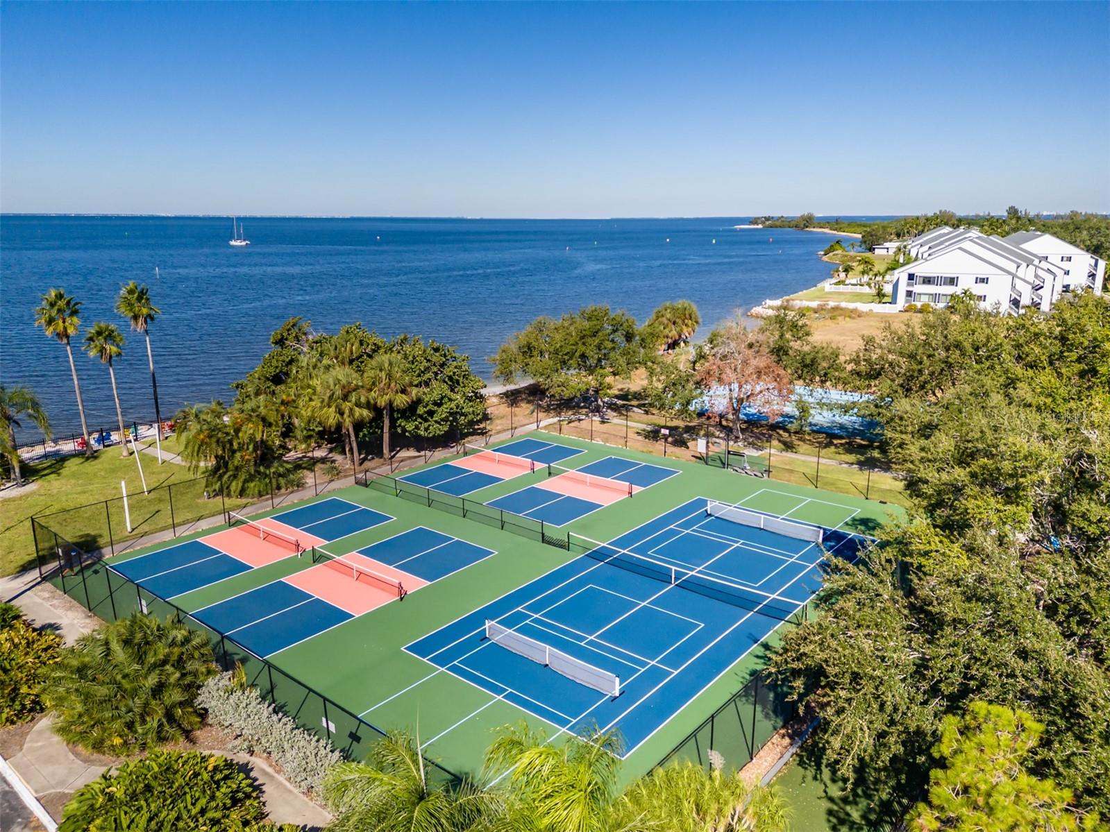 ISLAND RESORT AT MARINERS CLUB - Residential