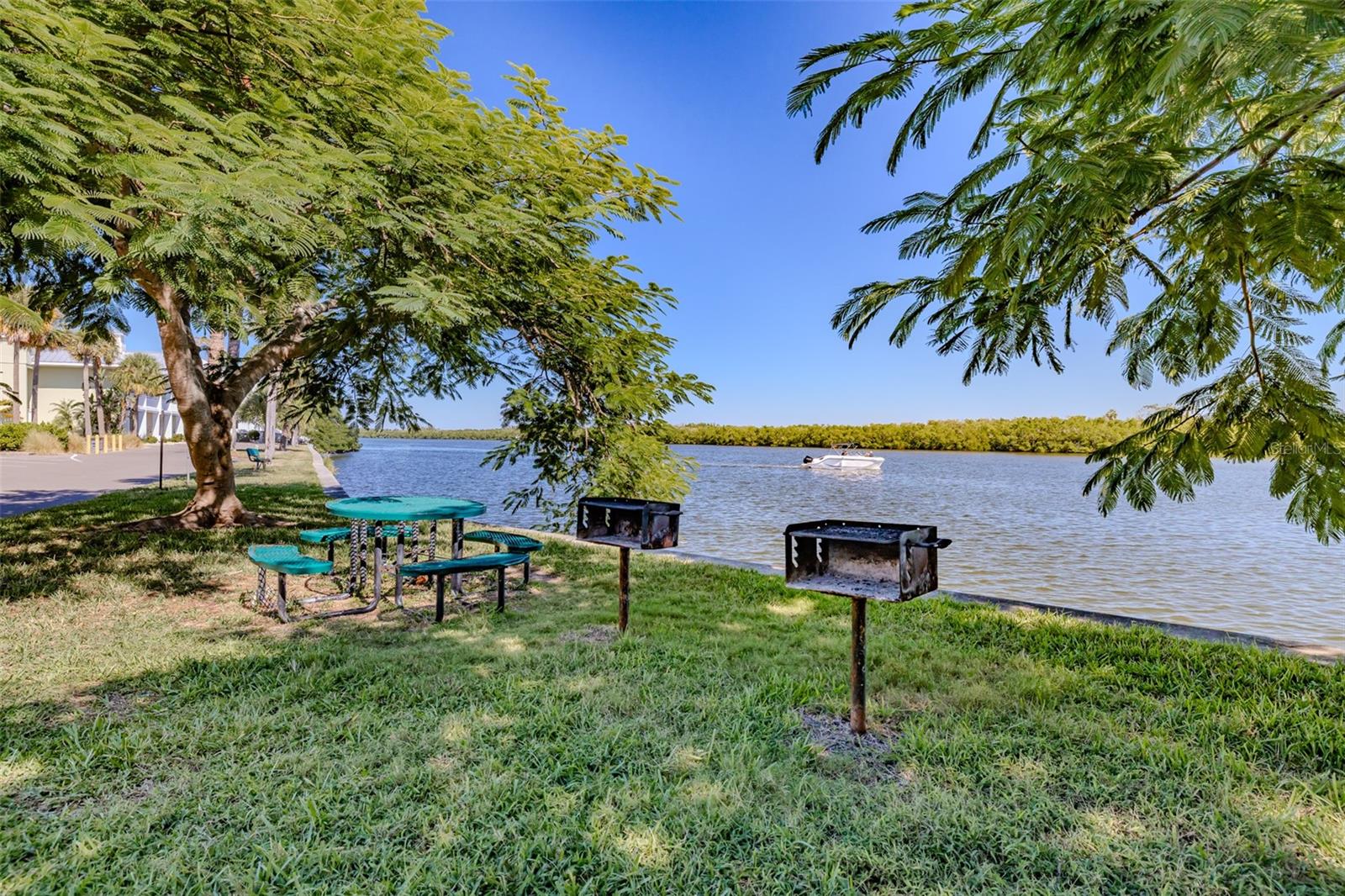 ISLAND RESORT AT MARINERS CLUB - Residential