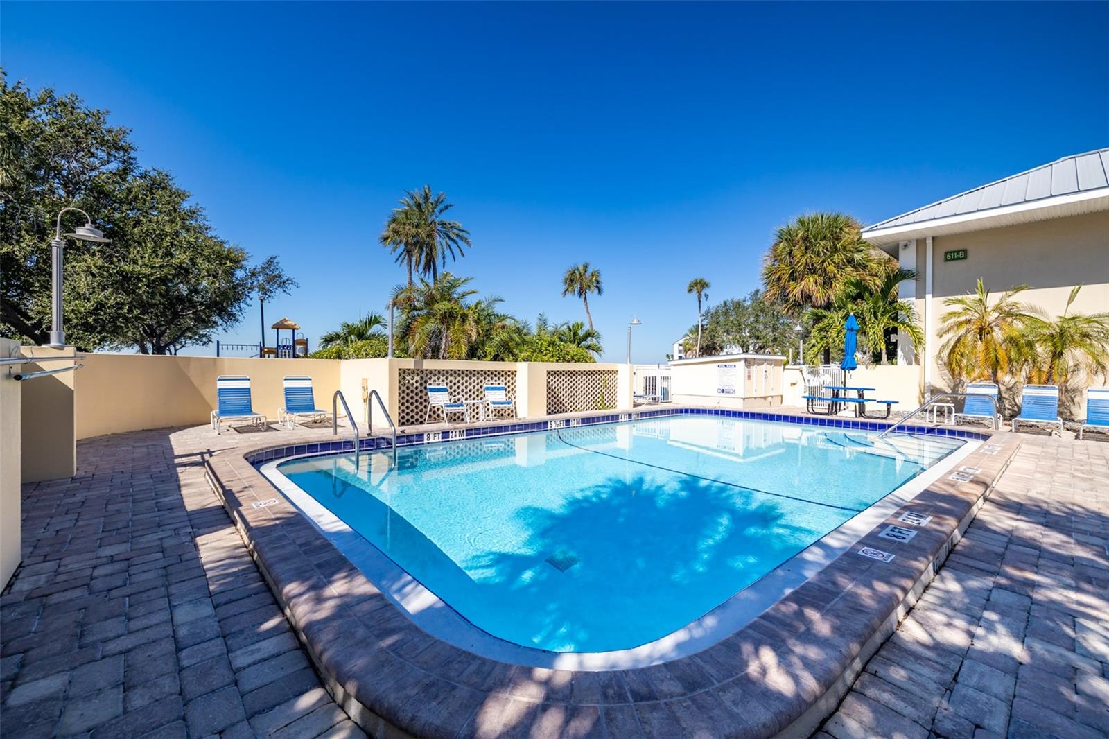 ISLAND RESORT AT MARINERS CLUB - Residential